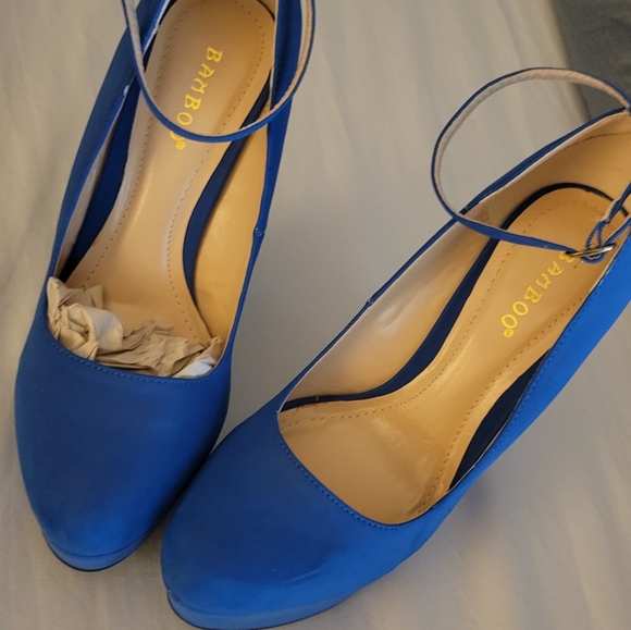 Shoes - Picture 3 of 7